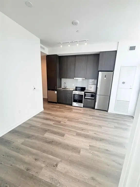 195 Commerce ST #2111, Vaughan, ON L4K 0P9