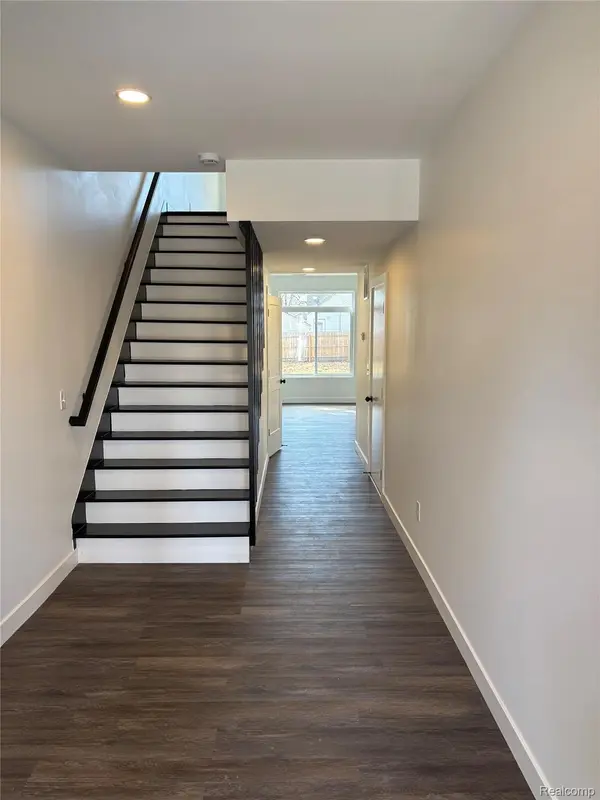 728 E Meyers AVE, Hazel Park, MI 48030