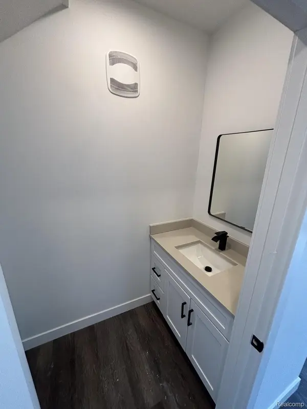 728 E Meyers AVE, Hazel Park, MI 48030