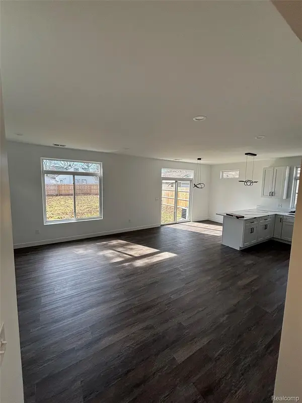 728 E Meyers AVE, Hazel Park, MI 48030