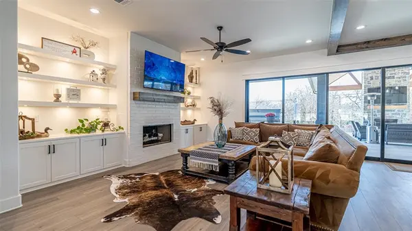 5611 Hondo Drive, De Cordova, TX 76049