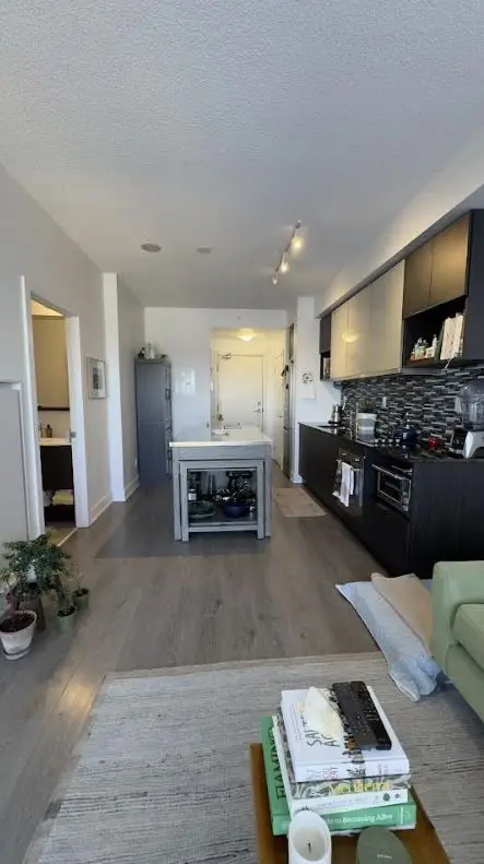 99 The Donway RD W #816, Toronto C13, ON M3C 0N8