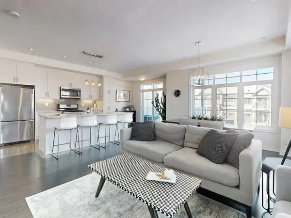 53 Blackpool LN, East Gwillimbury, ON L9N 0R7