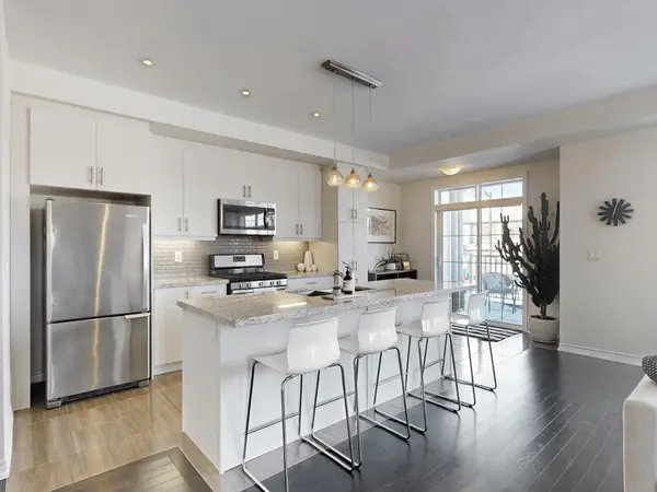 53 Blackpool LN, East Gwillimbury, ON L9N 0R7