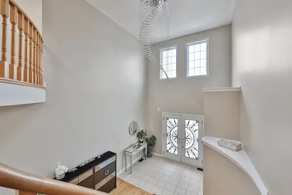 16 Mckenzie WAY, Bradford West Gwillimbury, ON L3Z 0K1