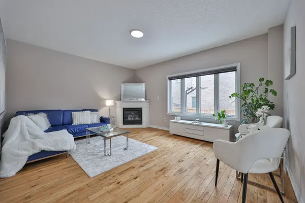 16 Mckenzie WAY, Bradford West Gwillimbury, ON L3Z 0K1