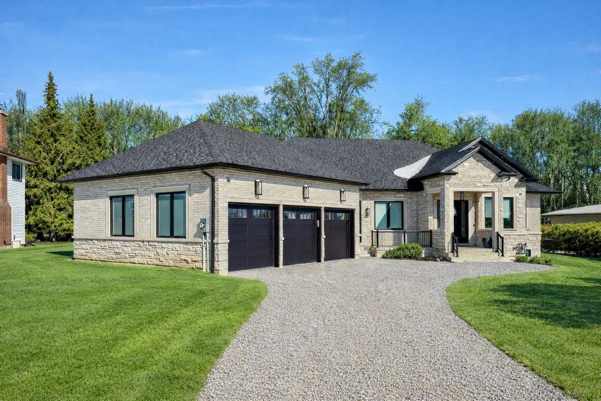 614 Roselawn AVE, Oshawa, ON L1L 1B2