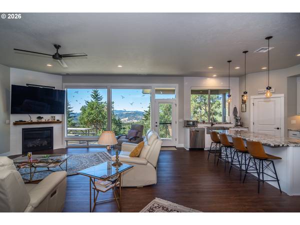 1232 SOUTHRIDGE WAY, Roseburg, OR 97470