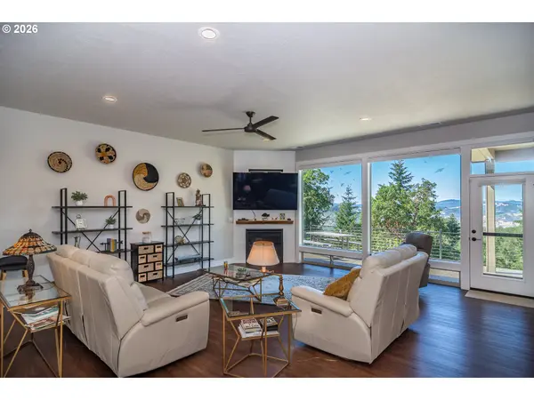 1232 SOUTHRIDGE WAY, Roseburg, OR 97470