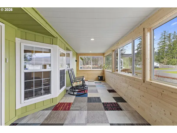 128 LOUISA ST, Gates, OR 97346