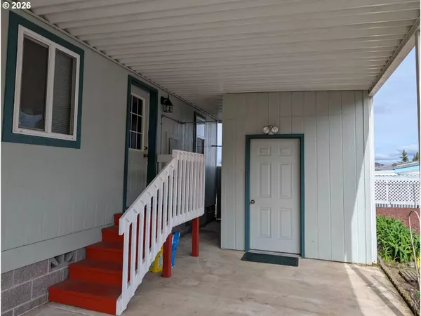 Roseburg, OR 97471,205 W RIVER RIDGE AVE