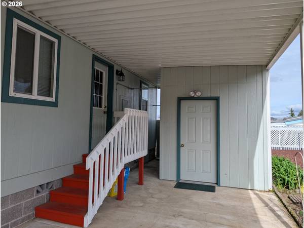 205 W RIVER RIDGE AVE, Roseburg, OR 97471