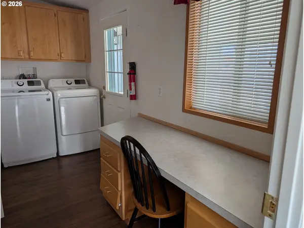 205 W RIVER RIDGE AVE, Roseburg, OR 97471