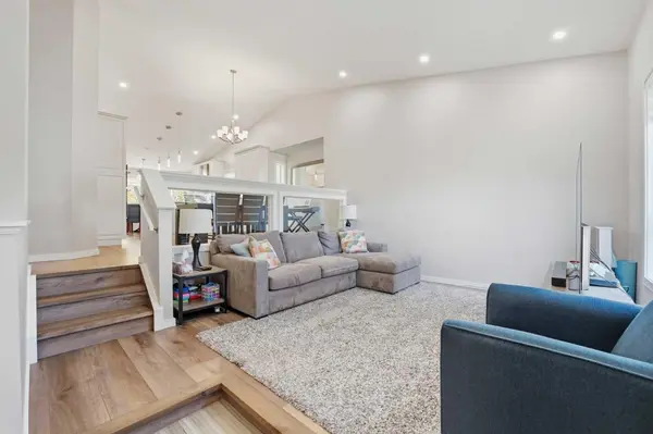 31 Applegrove CRES SE, Calgary, AB T2A 7P2