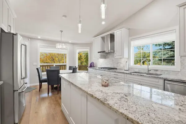 31 Applegrove CRES SE, Calgary, AB T2A 7P2