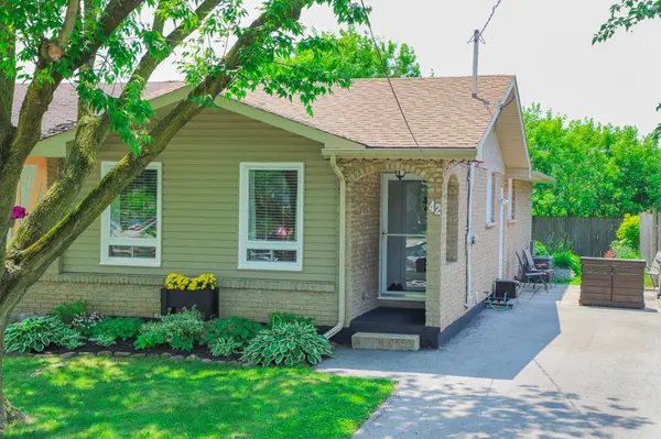 42 Seymour AVE, St. Catharines, ON L2P 1A7