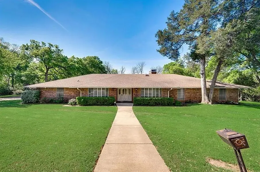 722 E Wheatland Road, Duncanville, TX 75116