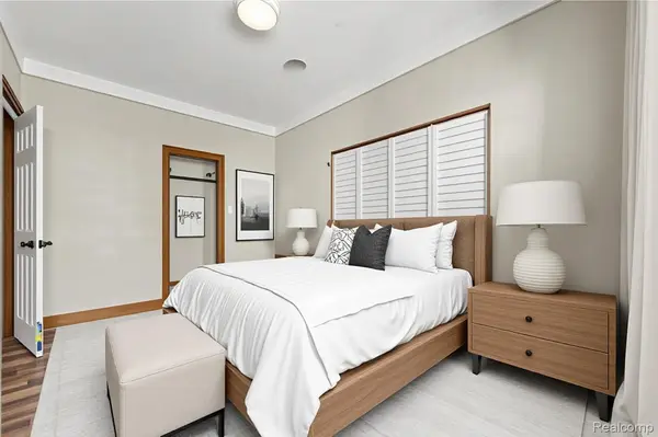 21855 Schoenherr RD, Warren, MI 48089