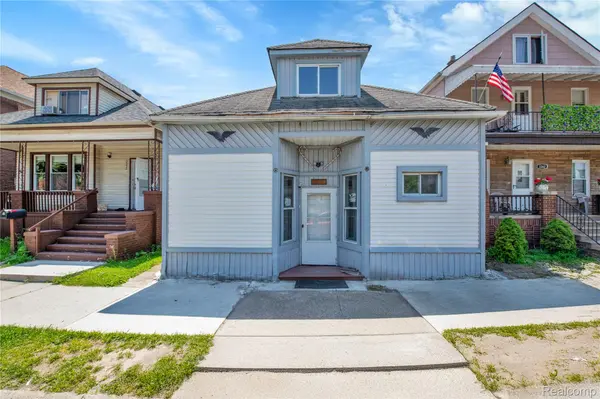 3368 Evaline ST, Hamtramck, MI 48212