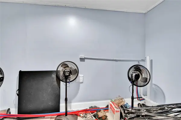 3368 Evaline ST, Hamtramck, MI 48212