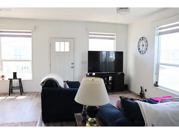 3555 S Pacific HWY #48, Medford, OR 97501