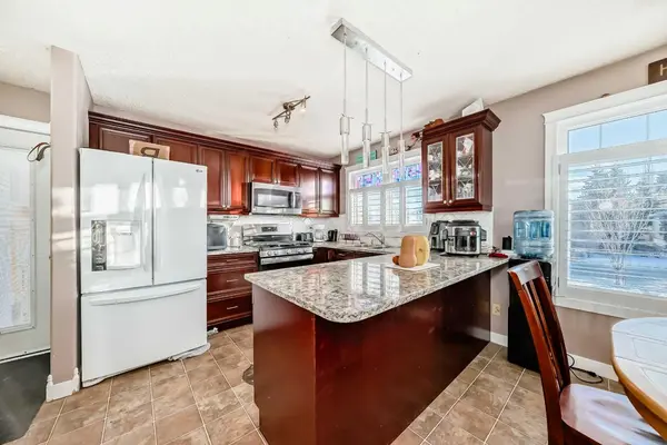 516 2 AVE NE, Airdrie, AB T4B1R4