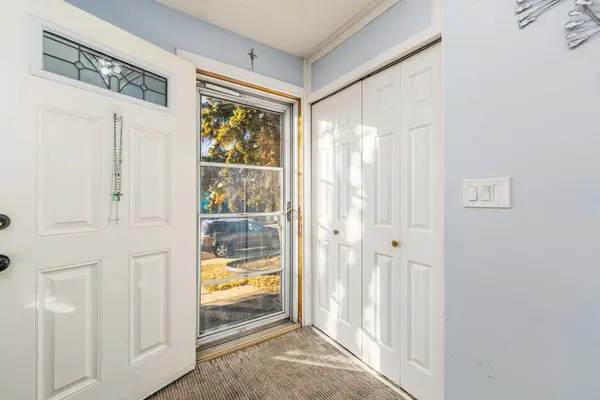 5816 Maddock DR NE, Calgary, AB T2A 3W6