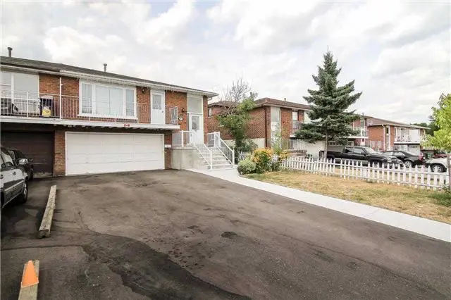 47 Madison ST, Brampton, ON L6S 3C4