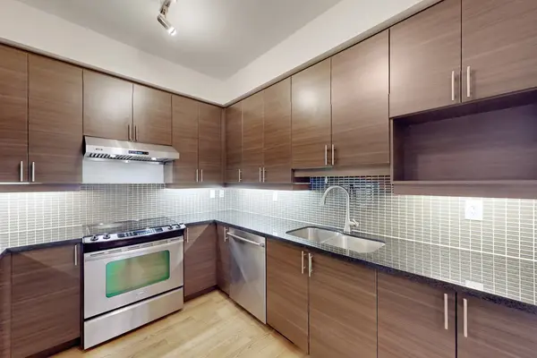 23 Cox BLVD #163, Markham, ON L3R 7Z9