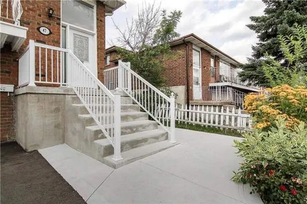 47 Madison ST, Brampton, ON L6S 3C4