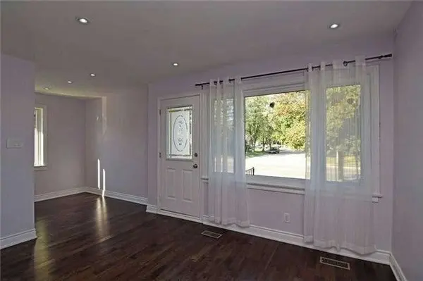 83 Mcmurchy AVE S #Upper L, Brampton, ON L6Y 1Y7