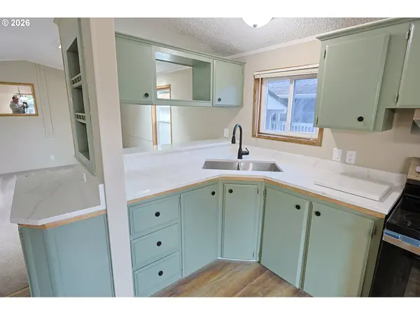 1435 VENTANA CT, Coos Bay, OR 97420