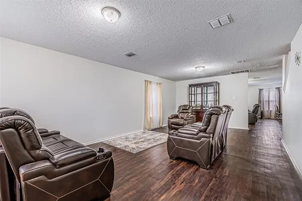 3016 Cesareo Drive, Grand Prairie, TX 75052