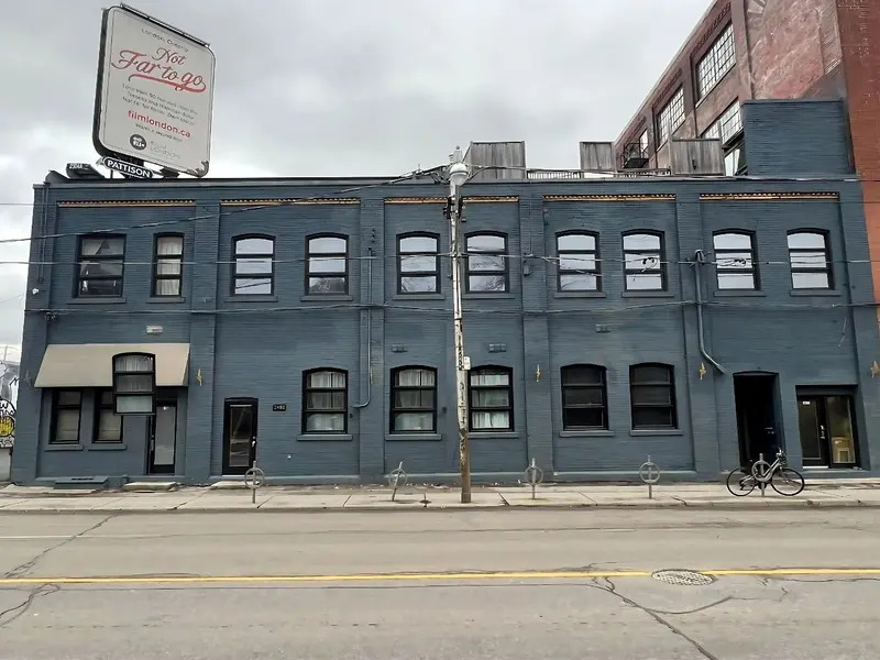 2480 Dundas ST W, Toronto W02, ON M6P 1W9