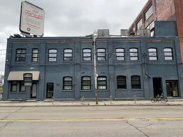 2480 Dundas ST W, Toronto W02, ON M6P 1W9