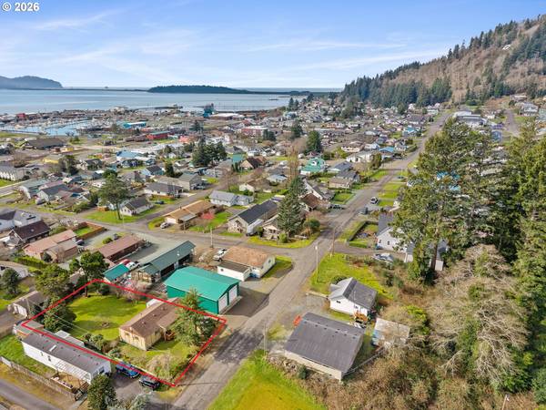 111 CYPRESS AVE, Garibaldi, OR 97118