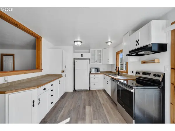 111 CYPRESS AVE, Garibaldi, OR 97118