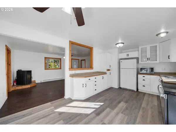 111 CYPRESS AVE, Garibaldi, OR 97118