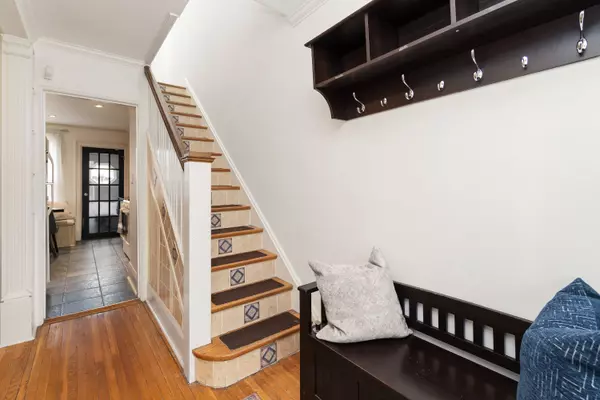 Toronto E01, ON M4L 1K4,32 Kerr RD