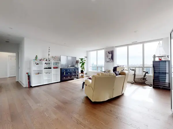 9017 Leslie ST #PH10, Richmond Hill, ON L4B 4R8