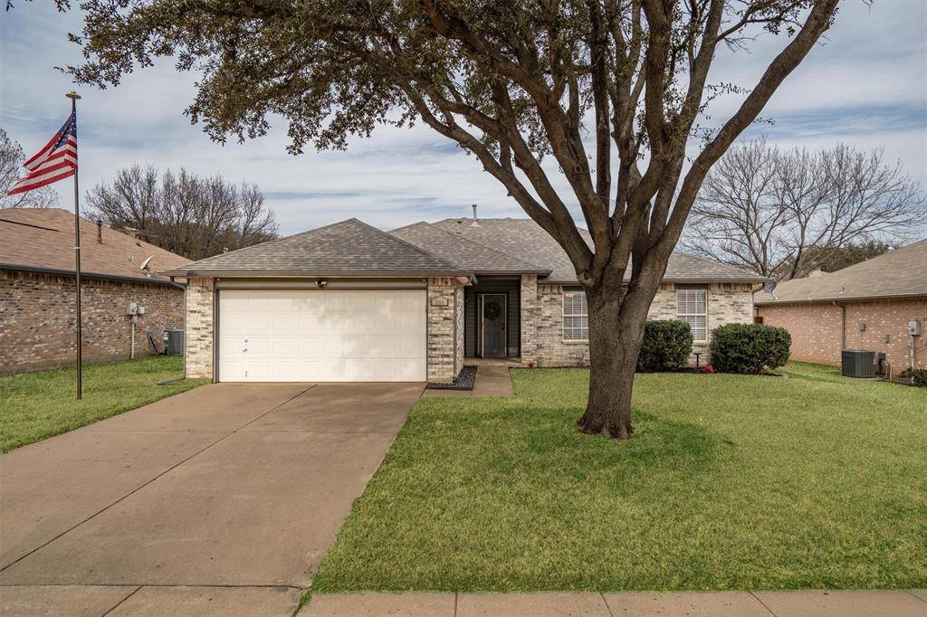 844 Atchison Drive, Saginaw, TX 76131