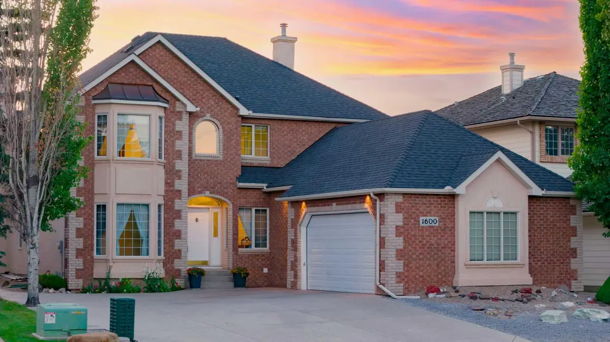 1600 Evergreen HL SW, Calgary, AB T2Y 3A9