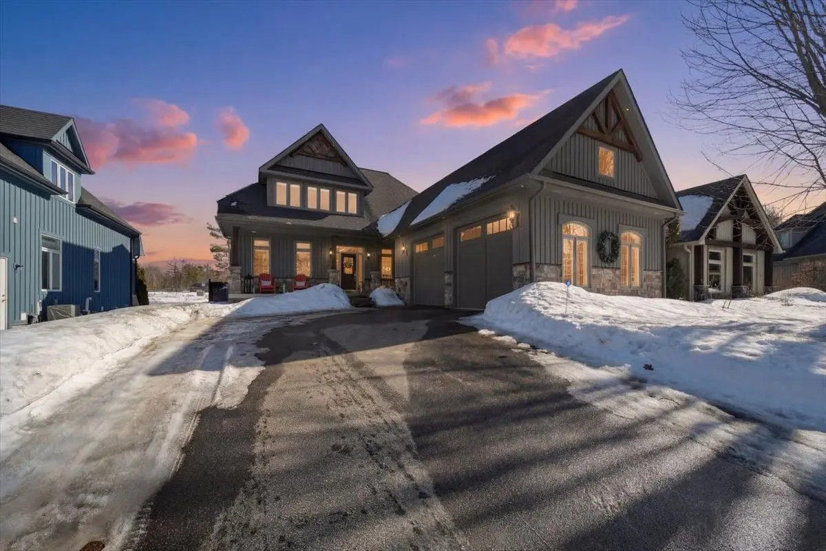 11 Breakwater CT, Gravenhurst, ON P1P 0A2