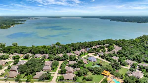 700 N Paradise Cove, Shady Shores, TX 76208
