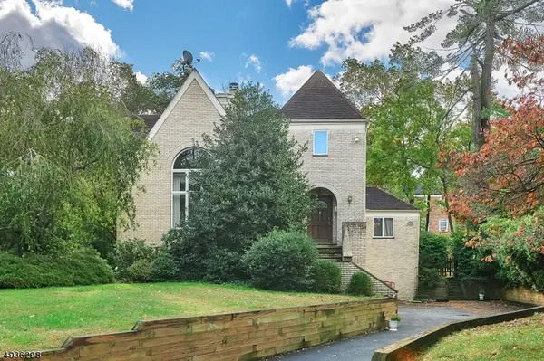 25 Bedford Rd, Summit City, NJ 07901