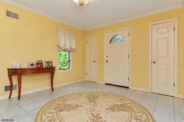 25 Bedford Rd, Summit City, NJ 07901