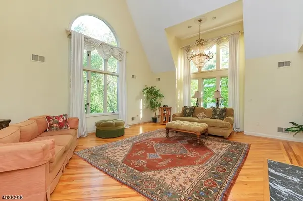 25 Bedford Rd, Summit City, NJ 07901