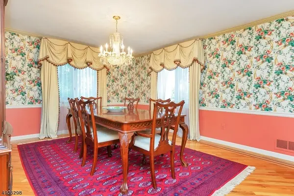 25 Bedford Rd, Summit City, NJ 07901