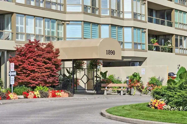 1890 Valley Farm RD #207, Pickering, ON L1V 6B4