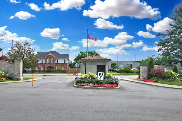 1890 Valley Farm RD #207, Pickering, ON L1V 6B4